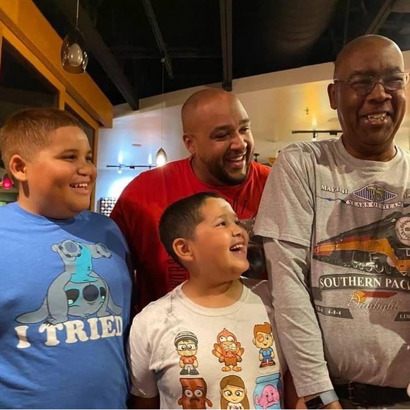 Meet your Posher, Alex - Picture 8 of 10